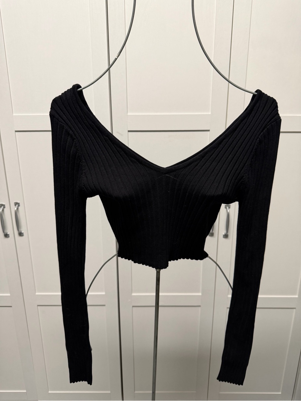 Fashion Nova Black Ribbed V-Neck Crop Sweater